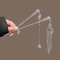 Élégante Pique à Cheveux de Style Chinois avec Pendentif Épée et Pompon, pour Coiffures Chignon, Accessoire de Coiffure et Bijou pour Femme