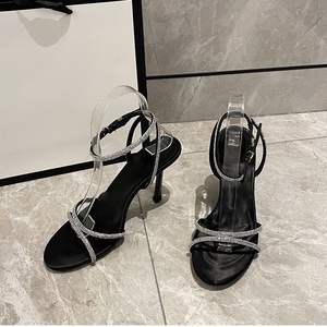 Sandales pour femmes haut de gamme, confortables et polyvalentes, au design unique et au style exquis. Sandales élégantes et exclusives pour femmes. - Product Image 2