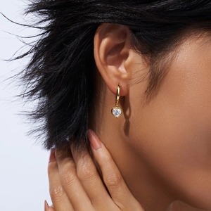 <span class=keywords><strong>Orecchini</strong></span> a Cerchio con Pendente a Cuore in Moissanite Placcati Oro Argento 925, Vendita all'Ingrosso per Rivendita - Product Image 2