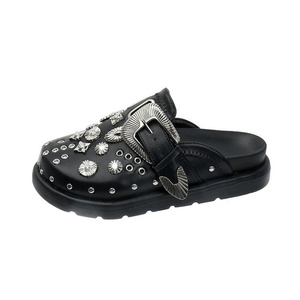 Claquettes d'été pour femmes à semelles épaisses, ornées de fleurs et de grands strass, noires, style sabot plat, décontractées pour l'extérieur - Product Image 6