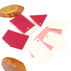 Ensemble de 3 outils de pâtisserie multicolores <span class=keywords><strong>en</strong></span> plastique PP pour lisser la crème et racler la <span class=keywords><strong>pâte</strong></span> et les gâteaux - Product Image 1