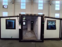 Maison conteneur extensible OEM d'usine 20ft 40ft, maison préfabriquée à double ailes avec salle de bain et cuisine pour hôtel de glamping