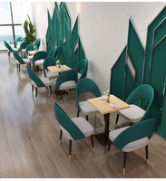 Meubles de café modernes, canapé en velours, tables et chaises de restaurant en bois, ensemble de sièges de banquette pour café