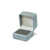 Boîte à bijoux de luxe en cuir PU faite à la main avec fermeture à clapet, logo personnalisé, organisateur de rangement carré pour colliers, bagues, bracelets, boucles d'oreilles, cadeau