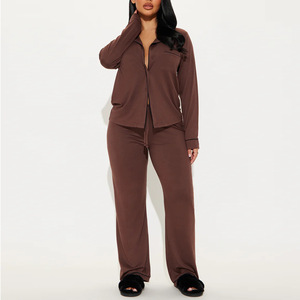 Pyjamas en polaire douillets pour hommes, femmes et enfants en hiver, offrant une chaleur et une douceur supplémentaires - Product Image 4