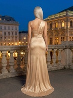 Robe de soirée asymétrique sur mesure en satin champagne avec corsage plissé et fente haute, style sirène – Fournisseur en gros