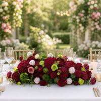 Arrangement floral de luxe en roses rouges artificielles et hortensias bordeaux pour centre de table de mariage, décoration florale romantique rouge cramoisie