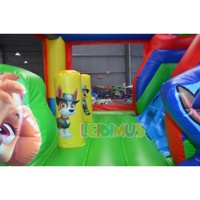 Château gonflable commercial neuf pour chiens et structure de jeu combinée à thème de dessin animé avec toboggan, idéal pour les parcs pour enfants