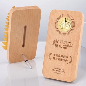 Trophée en Bois Massif au Design Tendance – Événement Annuel de Récompense, Plaques Métalliques en Forme d'Étoile, Trophées Personnalisés - Product Image 3