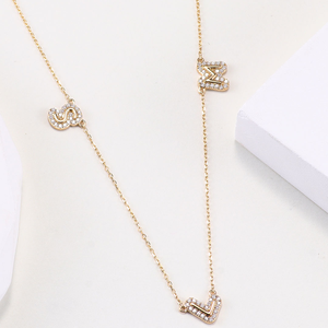 قلادة خانقة بتصميم فراشة مطلية بالذهب عيار 18 قيراط مع قلادة موسانيت 3 قيراط، سلسلة بتصميم زهور عصري، هدية مثالية - Product Image 3