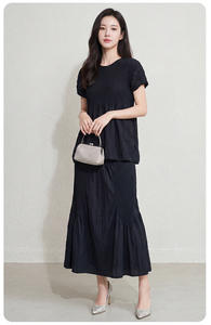 Ensemble plissé kaki clair uni PY Fashion Design pour femme, haut sans manches et jupe longue, décontracté et élégant, deux pièces, vente en gros de vêtements en vrac - Product Image 3