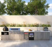 Cuisine extérieure complète, bloc de cuisson entièrement équipé avec barbecue intégré, évier, réfrigérateur et rangement pour configurations de jardin prêtes à l'emploi