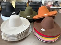 CZ070 Vente en gros Base de chapeau en feutre de laine couleur unie à large bord, non finie, pour la fabrication de chapeaux et le bricolage