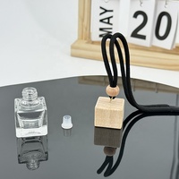 Bouteille carrée transparente de 8ml Bouteille en verre de parfum de voiture vide Bouteille de diffuseur de parfum de voiture suspendue avec oeil de mouton en acier inoxydable