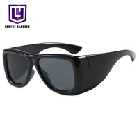 Kacamata Hitam Pria Retro 70-an Model Shield Wrap Oversized Flat Top Bingkai Tebal UV400 Terpolarisasi Mewah Fashion