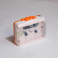 Haut-parleur portable transparent en forme de cassette rétro avec boutons colorés, lecteur audio sans fil BT pour la mode Y2K et le bureau