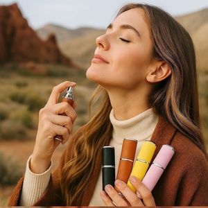 ขวดน้ำหอมพกพาขนาดเล็ก 10 มล. ลายพิมพ์ซิลค์สกรีนบนหนังและแก้ว ดีไซน์หรูหรา ของขวัญสุดพิเศษ พร้อมส่ง ขายดีข้ามประเทศ - Product Image 3