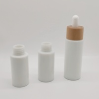 Flacon compte-gouttes en verre cosmétique de haute qualité 30ml 50ml Flacon compte-gouttes en verre à épaule plate opale blanche pour huile essentielle