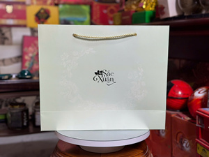 Boîte cadeau rigide en papier Pantone de qualité supérieure, logo personnalisé, emballage cadeau recyclable, luxe, vente en gros directe d'usine - Product Image 2