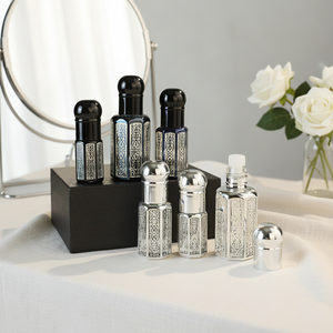 Flacon d'huile de <span class=keywords><strong>parfum</strong></span>/attar en verre hexagonal orné de 3 ml, 6 ml, 12 ml avec applicateur roll-on/goutteur - Product Image 1