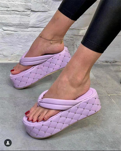 <span class=keywords><strong>Sandali</strong></span> da <span class=keywords><strong>donna</strong></span> con tacco alto con <span class=keywords><strong>suola</strong></span> spessa da <span class=keywords><strong>donna</strong></span> di nuova moda pantofole da <span class=keywords><strong>donna</strong></span> piattaforma da spiaggia infradito con strass multicolore - Product Image 1