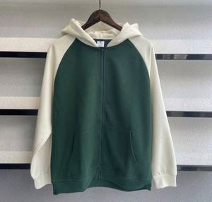 เสื้อฮู้ดดี้แบบกำหนดเองได้ พื้นหลังสีเขียว ผ้าฝ้าย 60% โพลีเอสเตอร์ 40% พิมพ์ลายพัฟ แบรนด์เสื้อถักนิตติ้งสำหรับผู้ชาย เสื้อฮู้ดดี้แบบสั่งตัดเย็บสำหรับโรงเรียน - Product Image 4