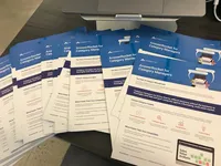 Impression de flyers et de brochures sur mesure sur papier kraft et couché avec impression offset et finition vernie