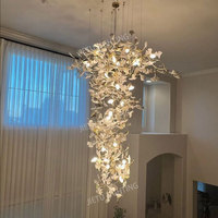 Lustre personnalisé à fleurs blanches pour hôtel et villa Lustre à plafond haut pour entrée Lustre grand pour hôtel