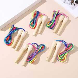 <span class=keywords><strong>Corde</strong></span> à <span class=keywords><strong>sauter</strong></span> colorée arc-en-ciel avec poignée en bois filetée simple, idéale pour le fitness et la perte de poids – Vente directe usine NJ - Product Image 3