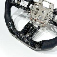 Vente directe d'usine de volants en fibre de carbone forgée avec écran LED de style course, adaptés aux modèles Ford Mustang GT