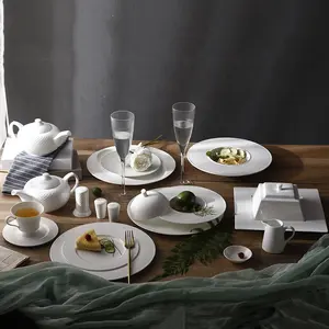 Vente en gros <span class=keywords><strong>de</strong></span> porcelaine royale ensemble <span class=keywords><strong>de</strong></span> dîner d'hôtel pour traiteur ensemble <span class=keywords><strong>de</strong></span> salle à manger assiettes <span class=keywords><strong>de</strong></span> dîner <span class=keywords><strong>de</strong></span> mariage ensembles d'<span class=keywords><strong>ustensiles</strong></span> <span class=keywords><strong>de</strong></span> <span class=keywords><strong>cuisine</strong></span> <span class=keywords><strong>vaisselle</strong></span> pour la maison - Product Image 1