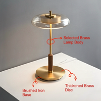 Lampe de table LED vintage de style américain haut de gamme en noyer et laiton, lampe de chevet pour chambre à coucher, salon, lampe de table décorative en verre