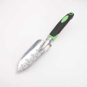 Ensemble d'outils de jardinage comprenant des pelles, des râteaux, des houes et des sécateurs. Une variété d'outils de jardinage, des ciseaux d'élagage en alliage d'aluminium. - Product Image 5