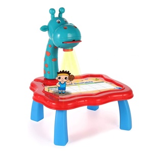 Mesa de Dibujo Multifuncional para Niños con Proyector de Jirafa, Juguetes Educativos con Tablero de Dibujo y Mesa de Pintura con Proyección Desmontable - Product Image 1