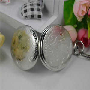 Montre de poche vintage en gros, grande, dorée et argentée, avec bracelet en alliage, style bouclier, rétro, à quartz, à ouverture rabattable, cadeau, vente chaude - Product Image 4