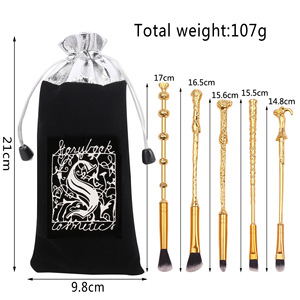 YUE Nuevo Set de 5 <span class=keywords><strong>Brochas</strong></span> de <span class=keywords><strong>Maquillaje</strong></span> Plateadas al por Mayor, Set de <span class=keywords><strong>Brochas</strong></span> <span class=keywords><strong>para</strong></span> Polvo Suelto y Sombra de Ojos, Herramienta de Belleza, <span class=keywords><strong>Brochas</strong></span> de <span class=keywords><strong>Maquillaje</strong></span> Personalizadas - Product Image 5