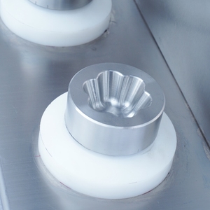 Nouvelle machine à gaufres à <span class=keywords><strong>gaz</strong></span> commerciale haute productivité avec logo personnalisé, machine à cornets de crème glacée grande capacité - Product Image 4