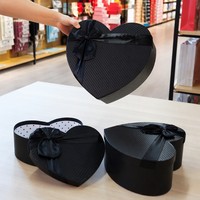 Boîte à fleurs rigide en forme de cœur noire et blanche, 2 mm, pour mariage, Saint-Valentin, vente en gros, boîte cadeau personnalisée, ruban, nœud