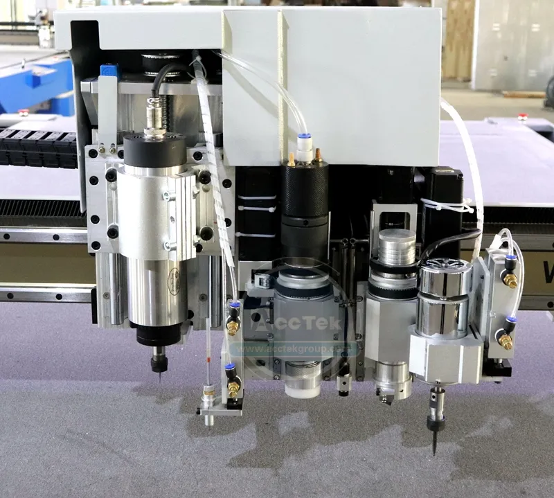 डिजिटल ऑसिलेटिंग परिधान पैटर्न कपड़ा कपड़ा परिधान गोल चाकू कटर सीएनसी असबाब कपड़ा काटने की मशीन