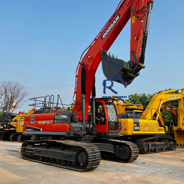 Used Doosan DX300 Excavator Construction Machinery High Quality Secondhand Excavator