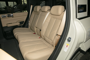 BYD Fangchengbao Leopard 5 DMO PHEV 2025, SUV con Autonomía Total de 125 km en Modo Eléctrico, Pantalla de 15.6 Pulgadas y 2.5K, Sistema de Sonido Devialet con 16 Altavoces - Product Image 4