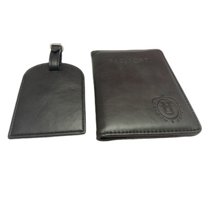 Set de Viaje con Bolsa Transparente para Pasaporte de PU y Etiqueta para Equipaje con Porta Pasaportes - Regalo de Viaje - Product Image 2