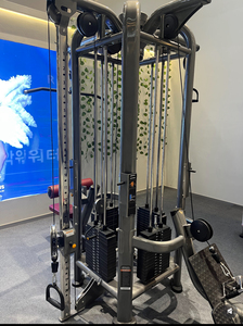 Machine de musculation commerciale multi-jungle 4 ou 8 postes avec fonctions de tirage vertical et de rameur bas E28 - Product Image 2