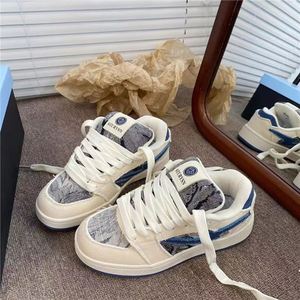 Tendance Nationale : Chaussures de ville polyvalentes pour femmes, style 'Niche Bread Board', Printemps-Été 2026, très tendance, pour étudiantes, baskets décontractées - Product Image 1