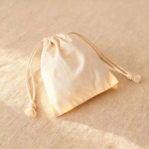 Vente flash - Pochette anti-poussière de couleur naturelle, logo personnalisé imprimé, petite pochette en coton avec cordons - Product Image 3