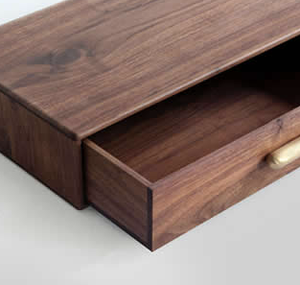 Soporte para Monitor de Madera de Nogal Macizo con Cajón de Almacenamiento - Product Image 2