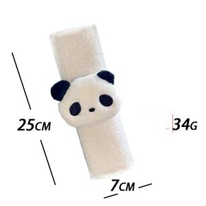 Coussin de <span class=keywords><strong>ceinture</strong></span> de sécurité en peluche chien panda mignon, housse de sangle d'épaule en fausse fourrure douce, protection universelle confortable pour voitures, SUV et camions - Product Image 3