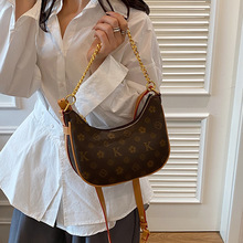 Bolso de Media Luna de Piel Sintética de Lujo, Nuevo Modelo 2026, con Cadena de Alta Calidad, Estampado, Versátil, de Mano, Bandolera, Impermeable - Product Image 4