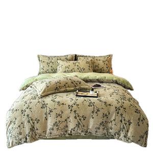 Juego <span class=keywords><strong>de</strong></span> cama <span class=keywords><strong>de</strong></span> invierno <span class=keywords><strong>de</strong></span> cuatro piezas <span class=keywords><strong>de</strong></span> terciopelo <span class=keywords><strong>de</strong></span> doble cara 100% poliéster, con edredón, sábana <span class=keywords><strong>de</strong></span> coral y faldón <span class=keywords><strong>de</strong></span> cama, cálido y con diseño <span class=keywords><strong>de</strong></span> plantas. - Product Image 1