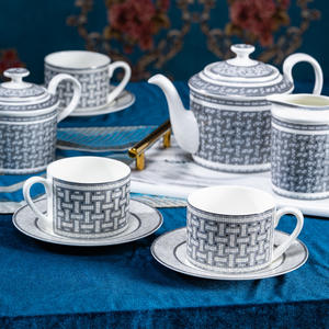 Elegante Juego de Vajilla de Cerámica con Diseño de Carro de Caballos Grises, Colección de Porcelana de Lujo - Product Image 2